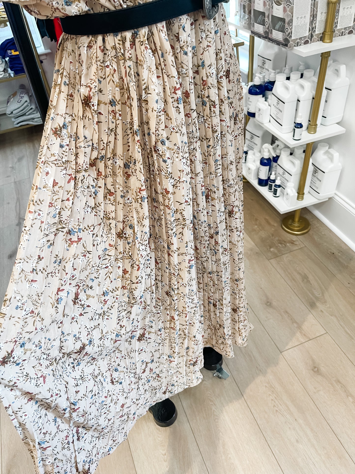 Pleated Floral Midi Dress (PLUS)