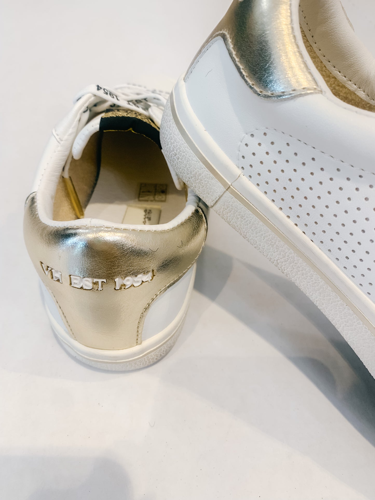 Gold Vintage Sneaker