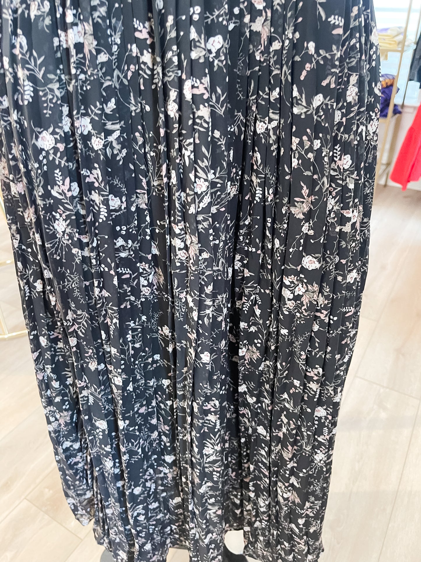 Pleated Floral Midi Dress (PLUS)
