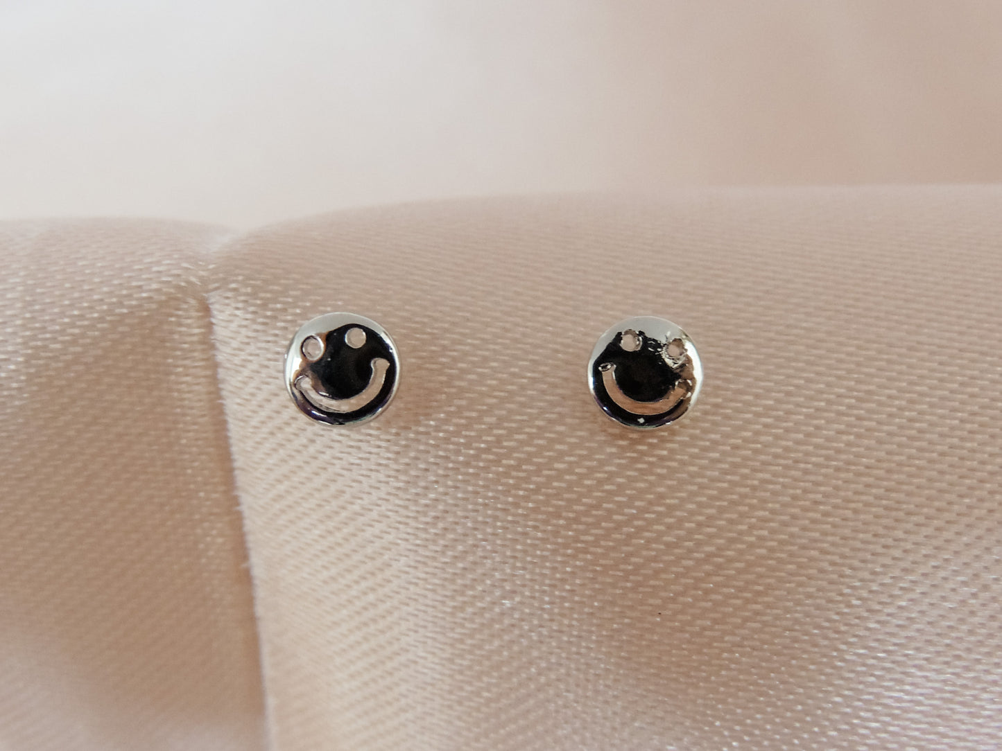 Smile Tiny Earring