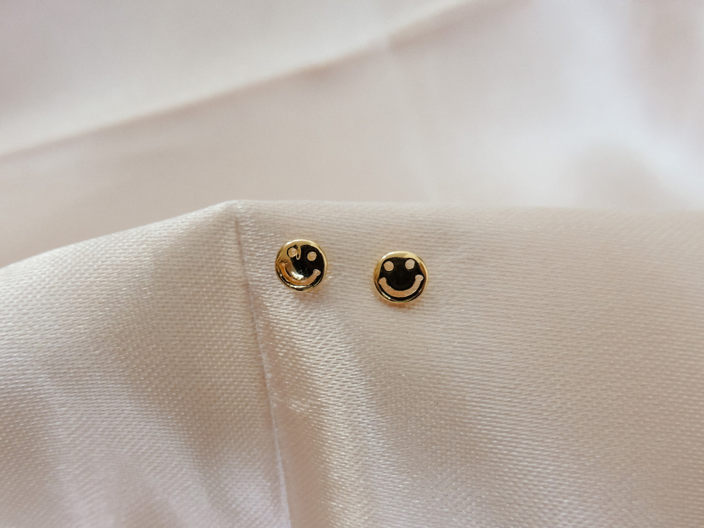 Smile Tiny Earring